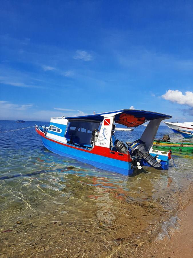 Blue Shark Divers Bunaken Buitenkant foto