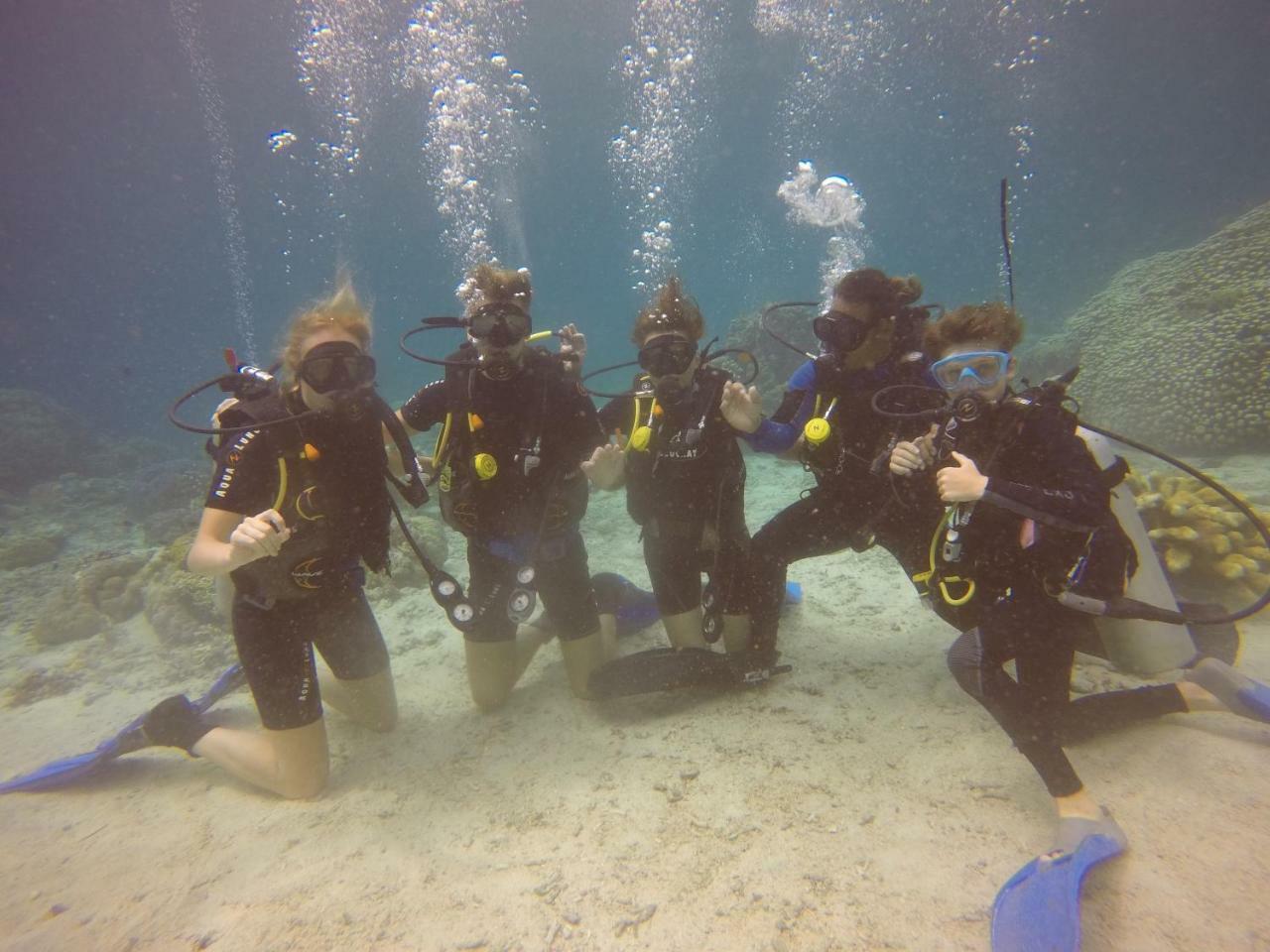 Blue Shark Divers Bunaken Buitenkant foto